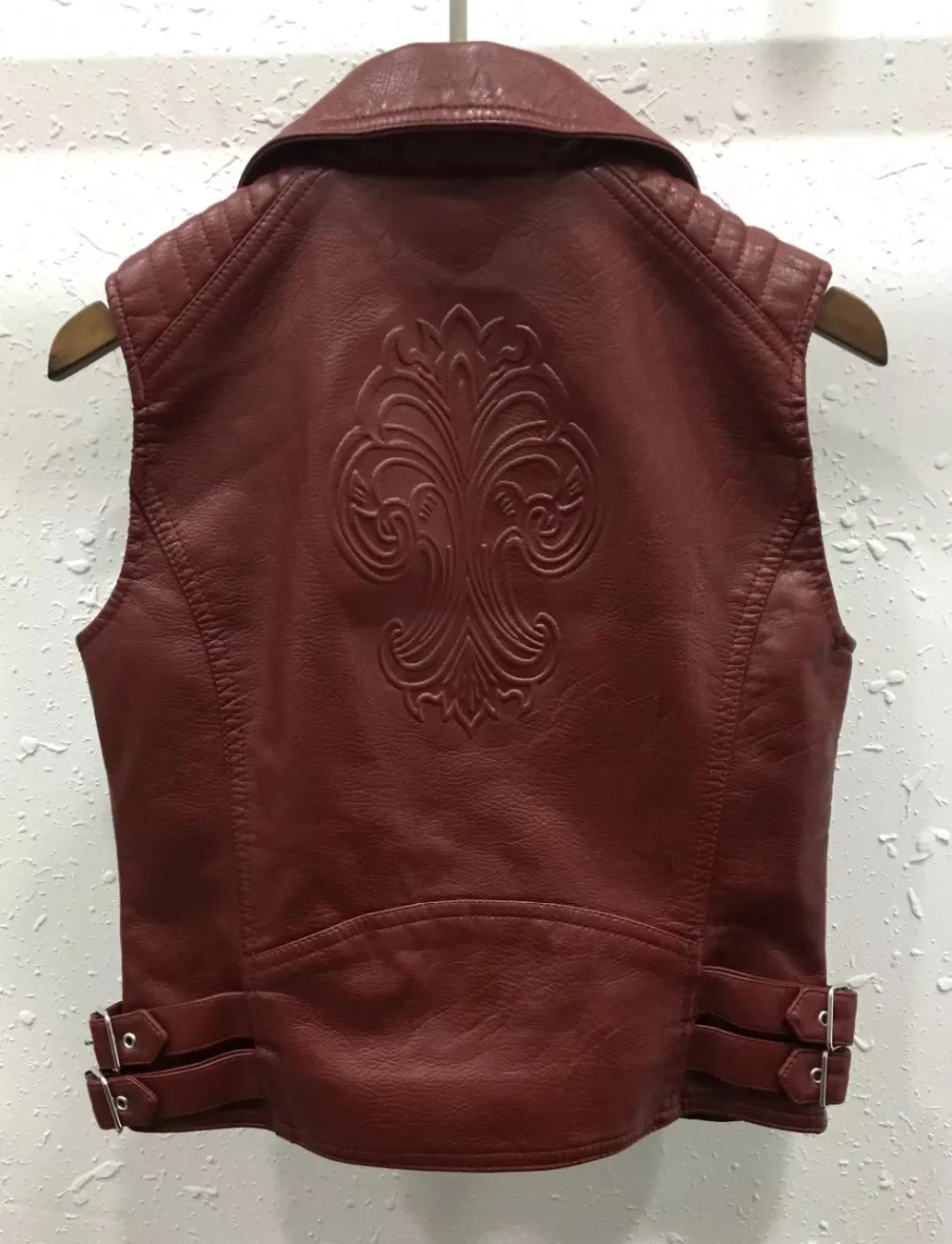 Женский жилет из искусственной кожи тонкий тактический с тиснением на молнии в