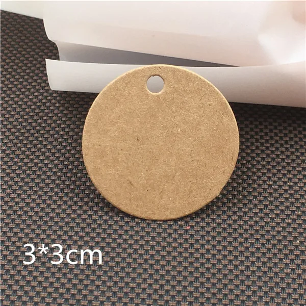 3x3cm brown 100 шт многоформенная крафт-бумага подарочные Висячие картонные ярлыки этикетки для одежды открытки круглые и в форме сердца цена Пустые бирки - Color: 3x3cm brown