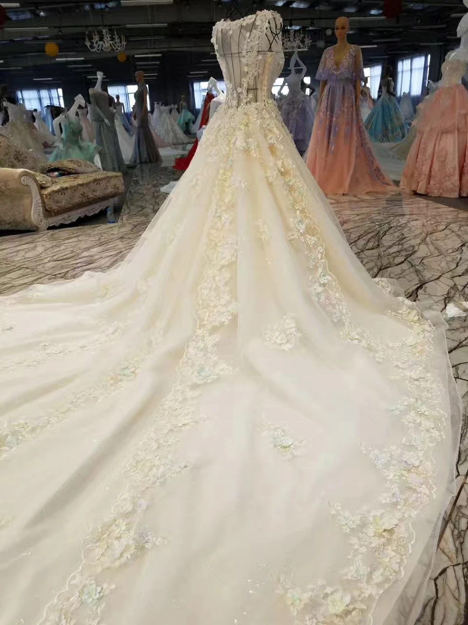 Высококачественное новое модное кружевное бальное платье с кристаллами и