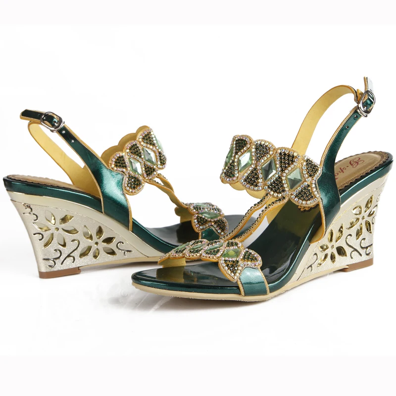 Летние модельные босоножки зеленого цвета Туфли на танкетке для мамы и невесты