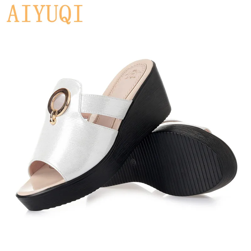 AIYUQI женские шлепанцы на платформе; Новинка года; летние женские сандалии из натуральной кожи; модная женская обувь на танкетке