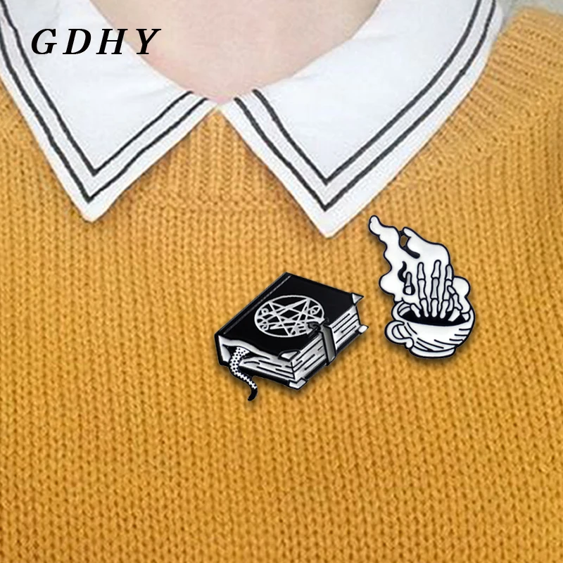 GDHY черный магическая книга фаланги Кофе чашка брошь Lizard белый шлейф руки Кость