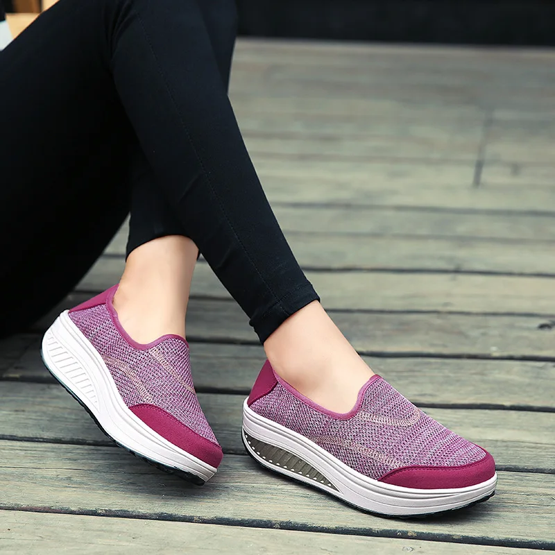 2018 новые женские легкие кроссовки летние дышащие сетчатые губчатые подошвы