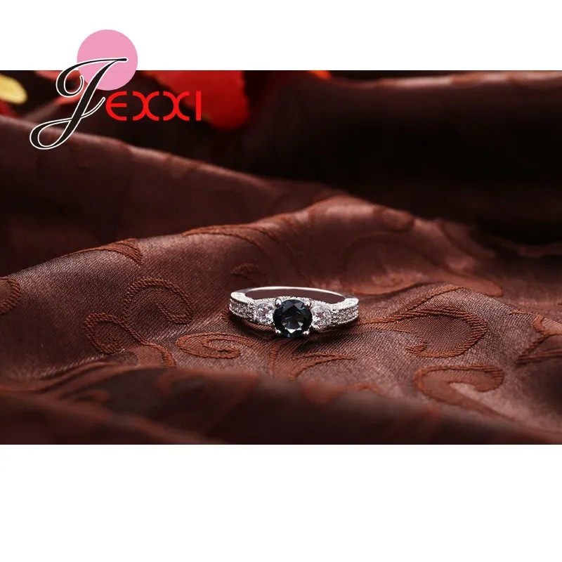 Серебряные обручальные кольца с прозрачным голубым кристаллом | Украшения и