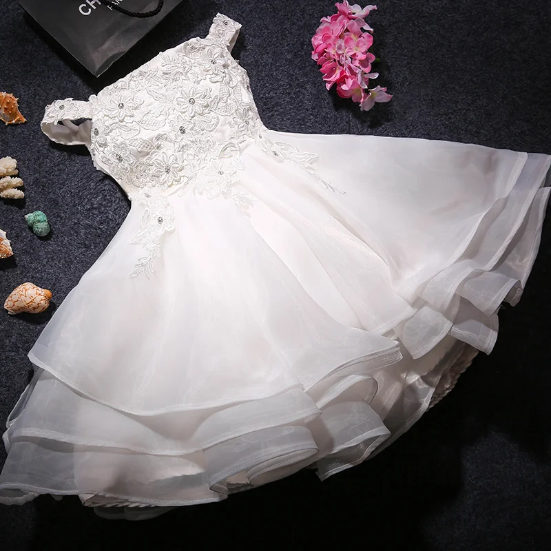 Женское свадебное платье с открытыми плечами белое кружевное бусинами и цветами