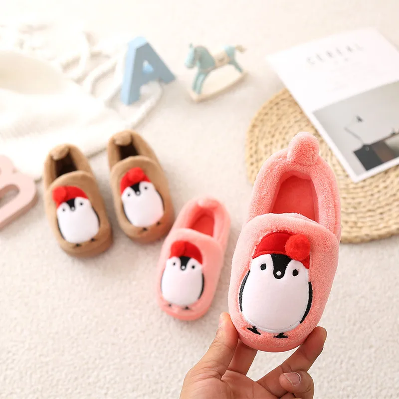 Детские домашние тапочки сезон осень зима хлопковые детские с милым пингвином