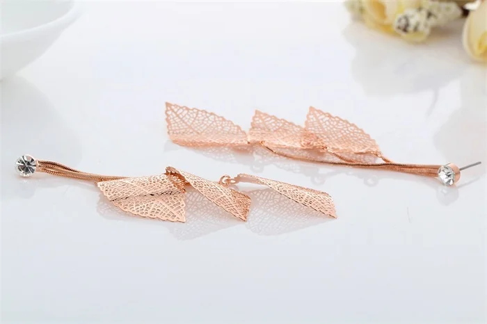 Женские серьги подвески с цепочкой висячие из трех филигранных листьев длинной