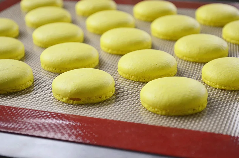 2 Pieces One Pack of 16.53 * 11.61 Inches 33 Circles Professional Half Sheet Non-stick Cooking Silicone Lining Macaron | Дом и сад