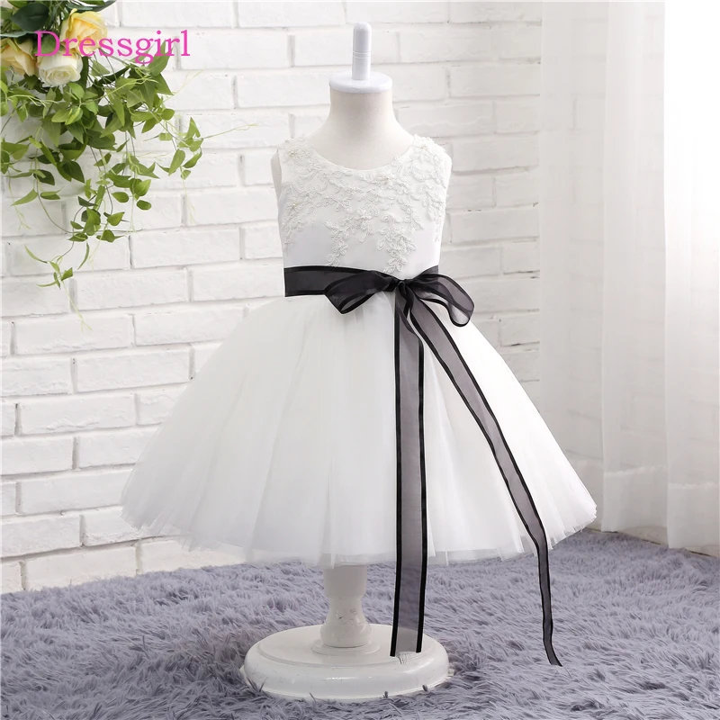 

White Flower Girl Dresses For Weddings A-line Scoop Tulle Lace Appliques First Communion Dresses For Little Girls