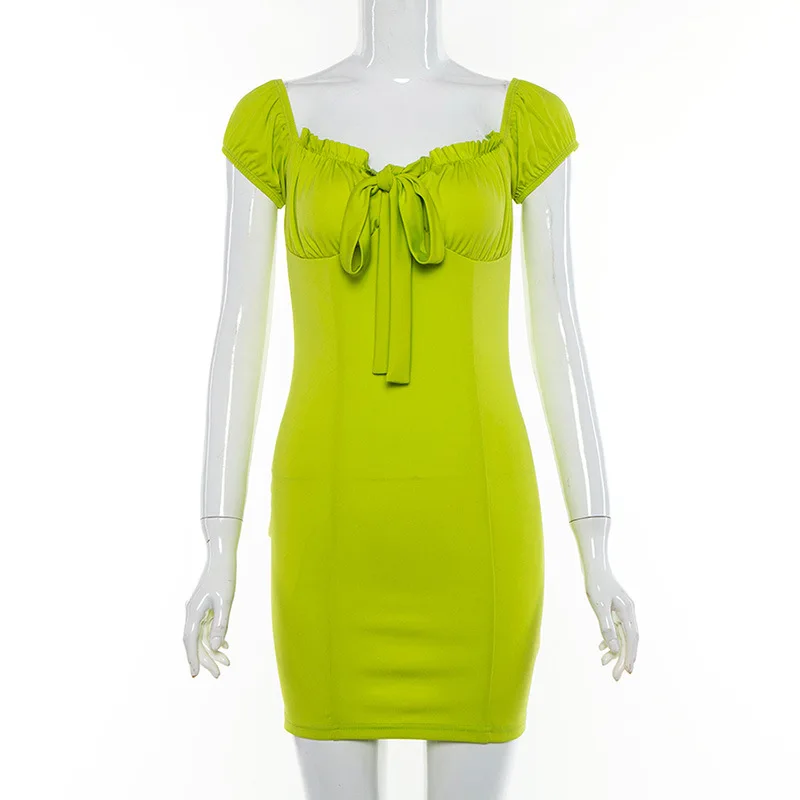 Женское мини платье на шнурках зеленое облегающее с квадратным воротником и