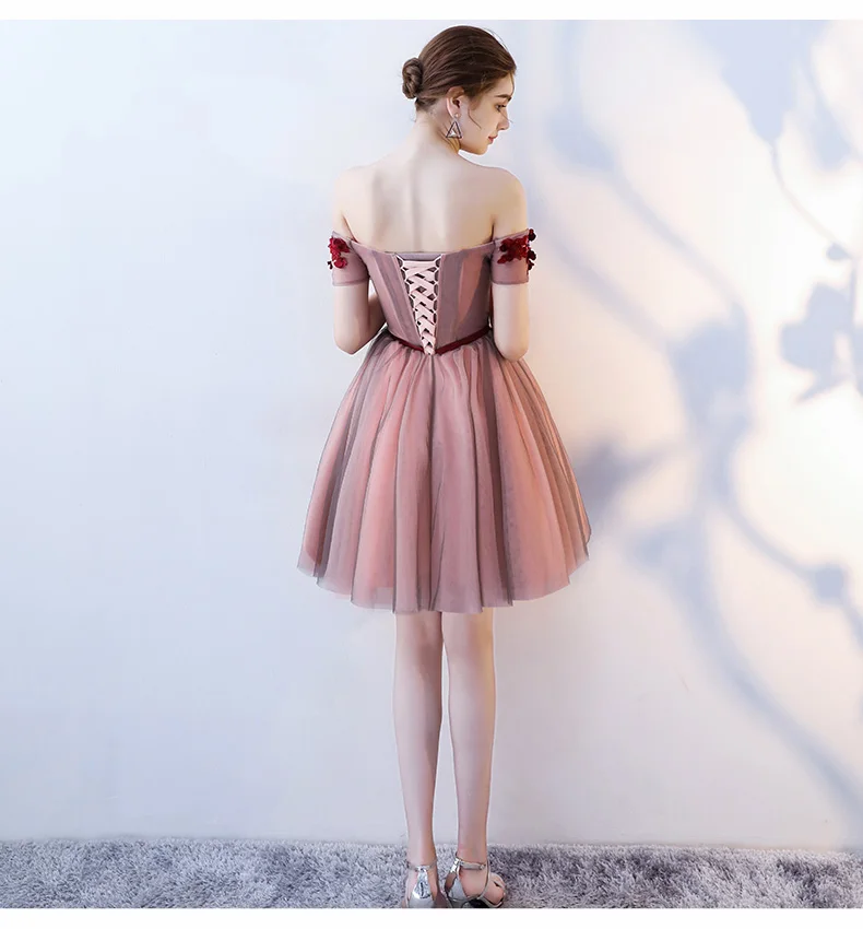 Милое кружевное платье с открытыми плечами в стиле ретро цветочным узором