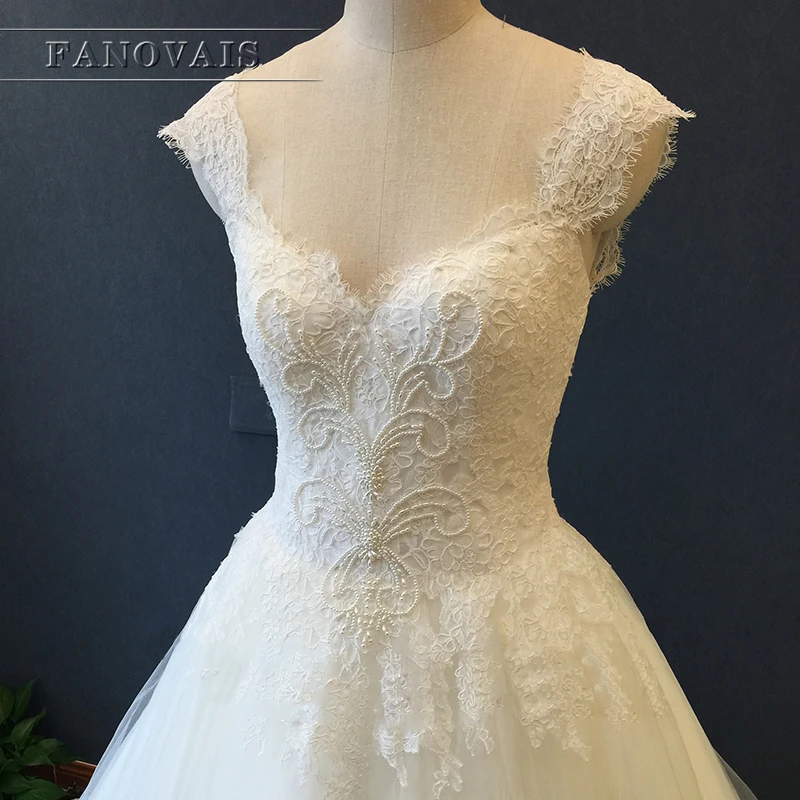 Женское свадебное платье из фатина элегантное кружевное с рукавами-крылышками и