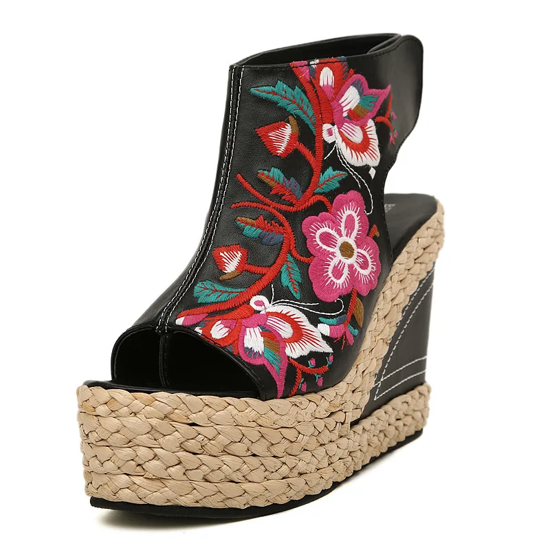 Сандалии гладиаторы на танкетке с открытым носком Женская летняя обувь Модные