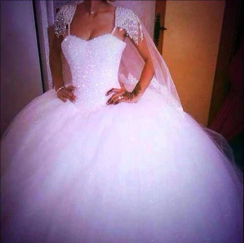 

Robe de mariage Sexy Ball Gown Cap Sleeves Bridal Gowns with Beaded Top Tie Back Crystal Beaded Wedding Dress 2022 with Pearls