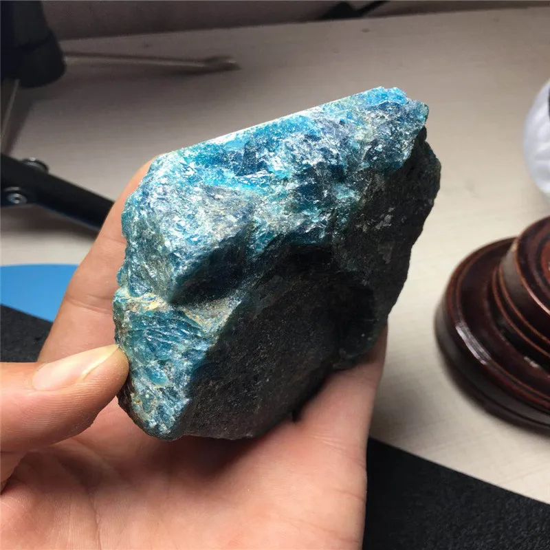 1 шт. около 500 г Натуральный Синий Апатит необработанный камень образца