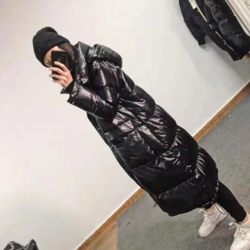 Зимняя женская куртка 2019 модная Глянцевая на белом утином пуху длинный