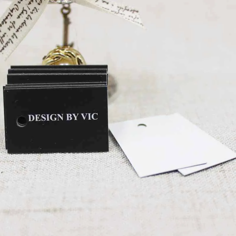 Изготовленный на заказ логотип картон глянец Черный с белым буквенным принтом 3*2