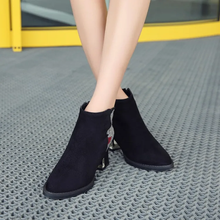 Большие размеры Женские однотонные полусапожки на массивном каблуке украшенные