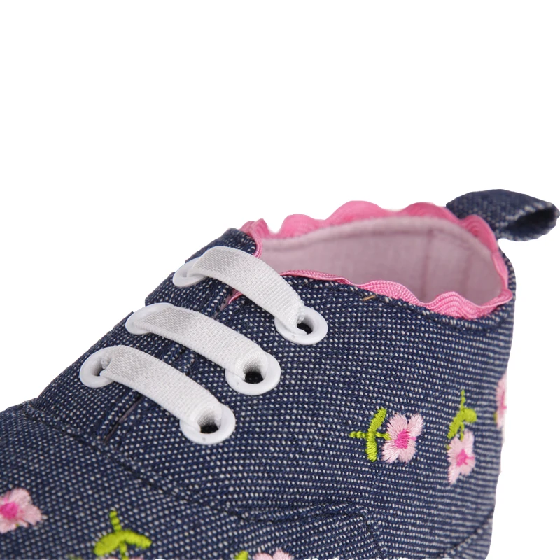 Обувь для маленьких девочек белая кружевная мягкая обувь с цветочной вышивкой