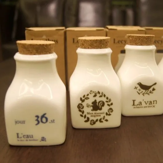 Милая фарфоровая банка для конфет/приправ с деревянными крышками кухонная