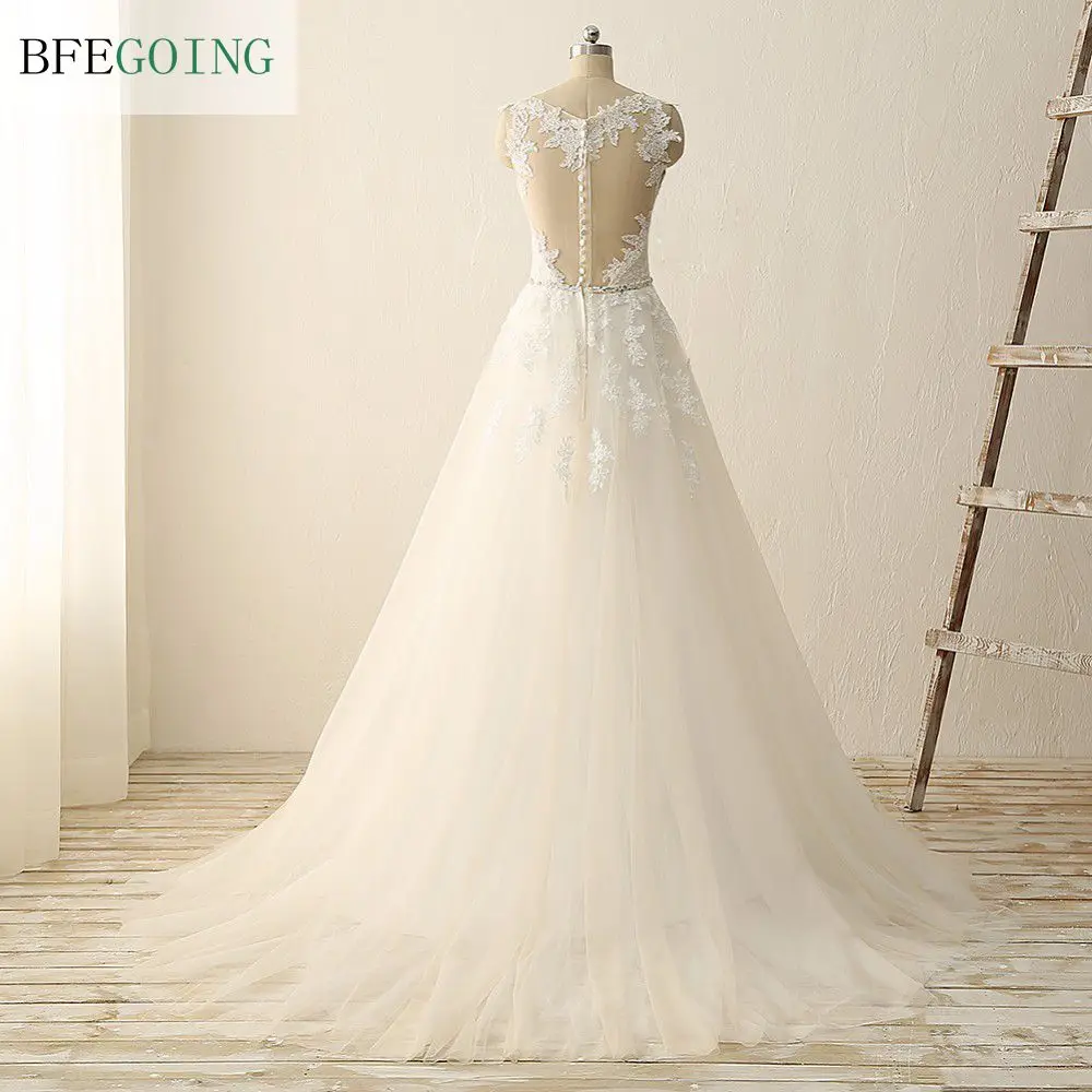 Кружевное свадебное платье трапеция белое Тюлевое с V образным вырезом на тонких