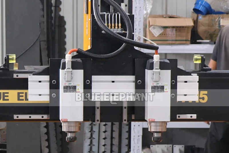 1115 CNC Wood Machinery Router разработанный с 2 шпинделями для европейской мебели |