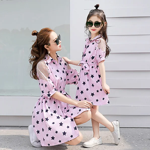 Платья для мамы и дочки Одинаковая одежда семьи Сетчатое лоскутное платье с