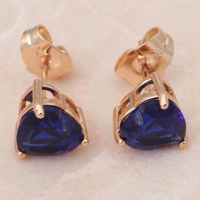 Серьги-гвоздики в форме сердца золотого тона с розовыми кристаллами для женщин