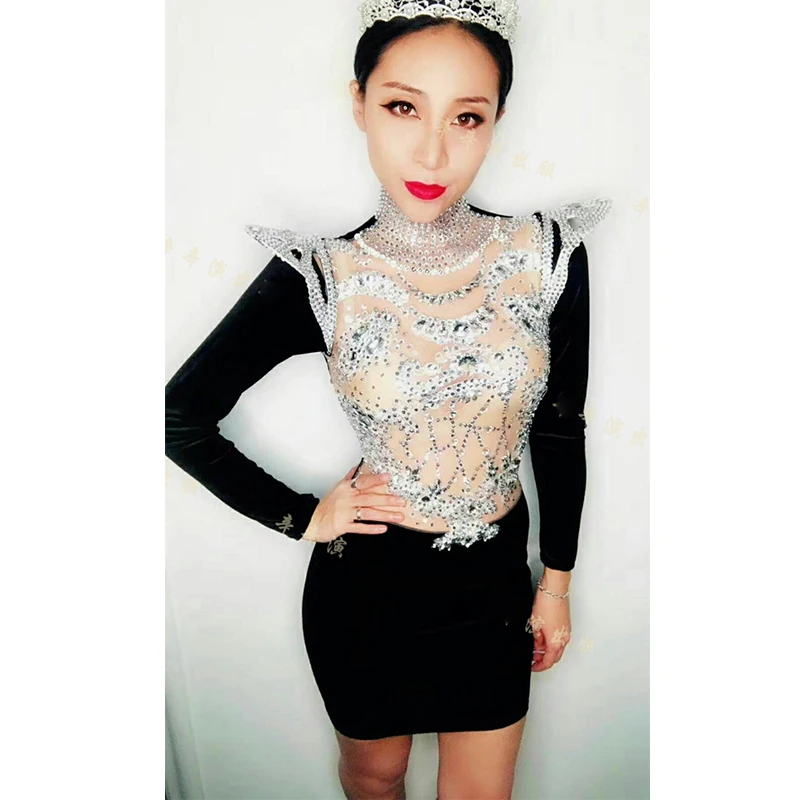 Блестящее Серебряное платье со стразами стрейчевое тонкое с большими камнями