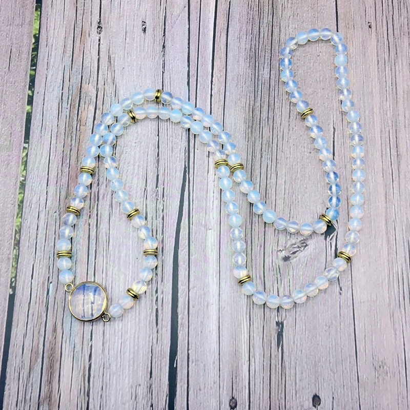 Модный женский браслет с каменными бусинами эластичное колье белый цвет