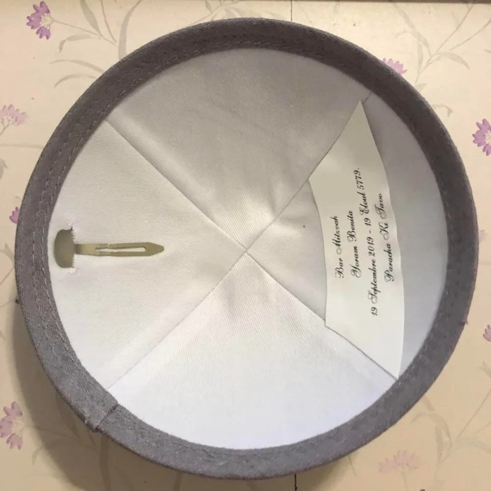 Подгонянный Свадебный kippah, темно-серый лен kipa с серебристо-серым логотипом вышивки