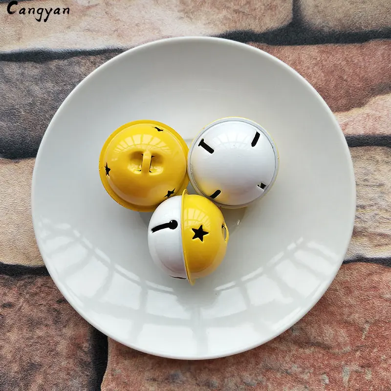 White yellow 3 шт., милый яркий двухцветный большой колокольчик, Креативный металл, 4 см, краски, аксессуары, сделай сам, рождественские аксессуары, одежда для собак, подарки для детей, как - Цвет: White yellow