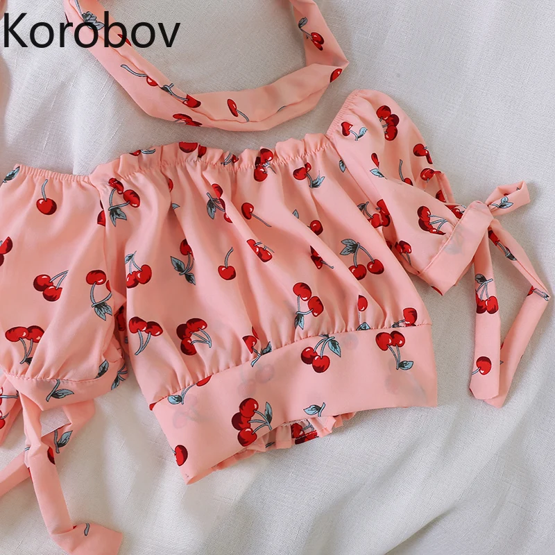 Korobov Женская пышная блузка с коротким рукавом и открытыми плечами Корейская