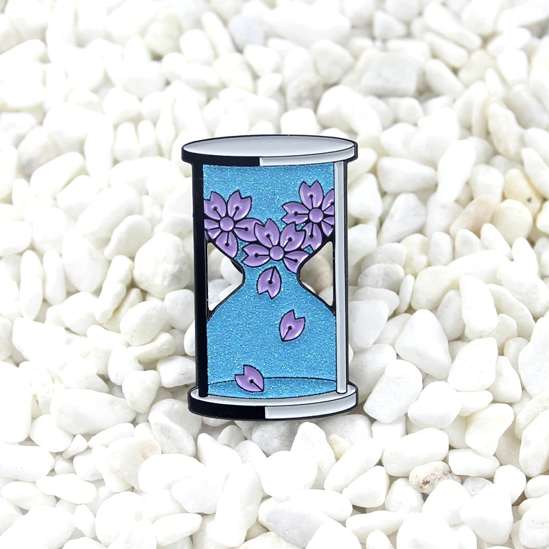 Весенняя японская брошь в виде голубых песочных часов фиолетовые лепестки