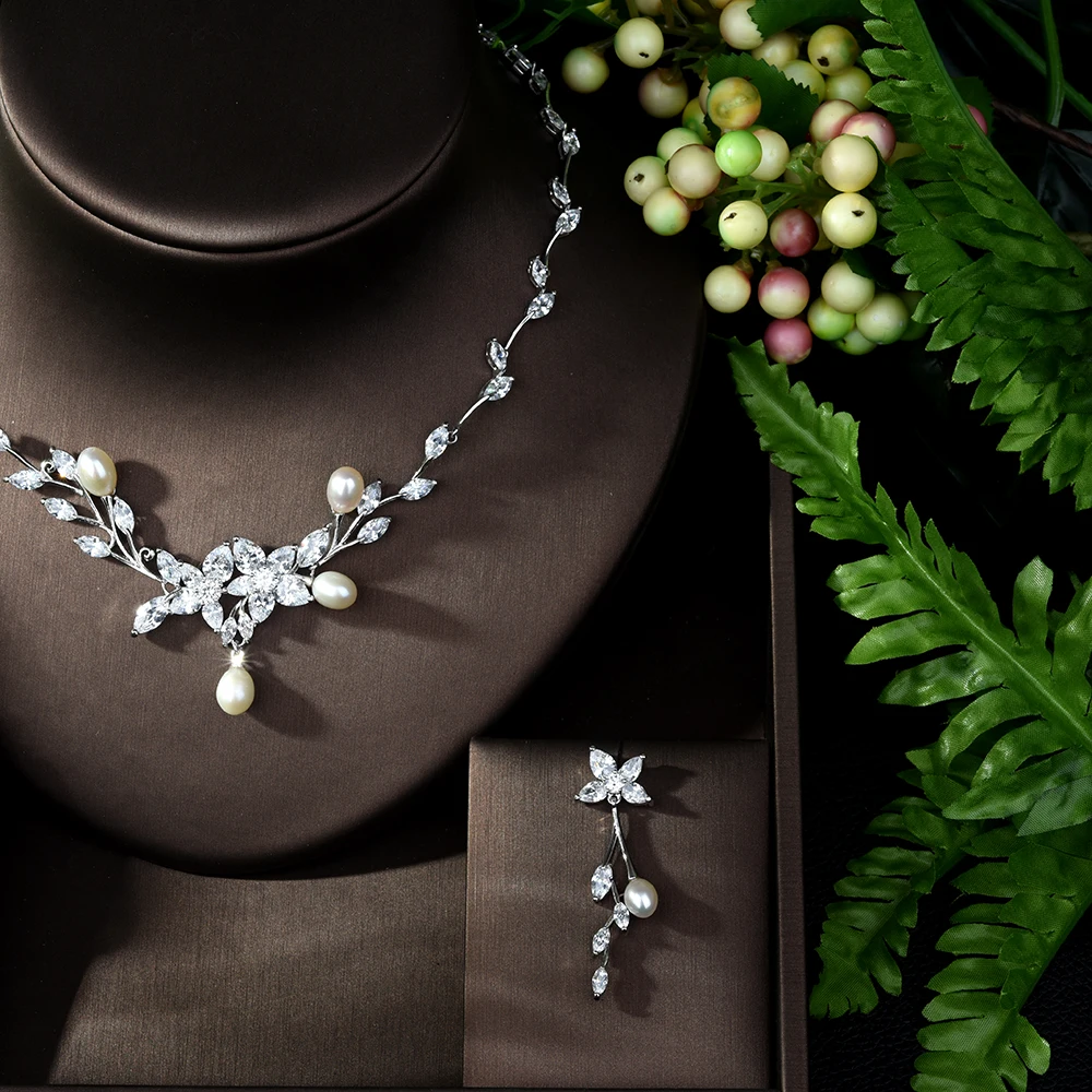 Комплект из колье и серёг с фианитом | Украшения аксессуары