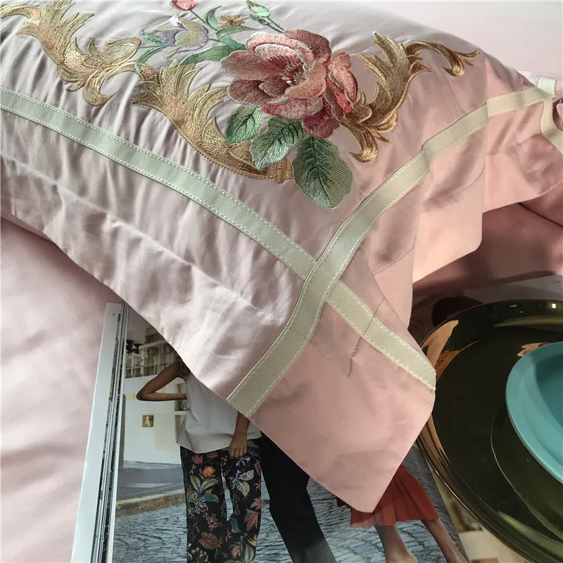 

Pink Green Blue White Luxury Royal Embroidery Egyptian cotton Court Bedding Set Duvet Cover Bed sheet Bed Linen Pillowcases 4pcs