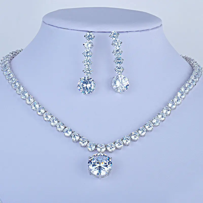 

Комплект из колье и серёг, с фианитами