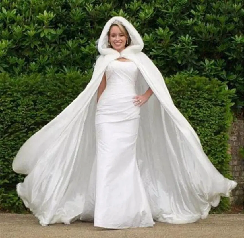 Длинная атласная накидка с искусственным мехом капюшоном для невесты свадебная