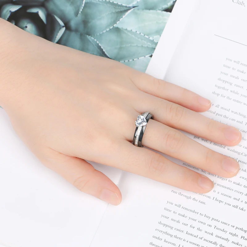 Женское керамическое кольцо в форме сердца обручальное с кристаллом из циркония