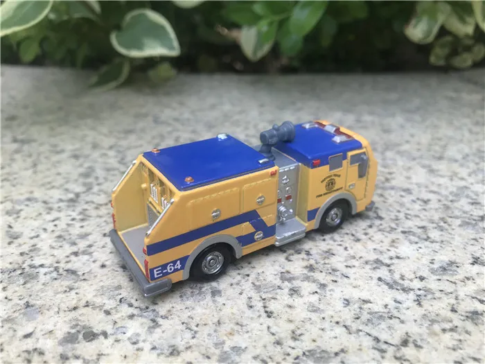 Автомобиль игрушечный Tomy Tomica Disney Pixar 6 см без посылка |