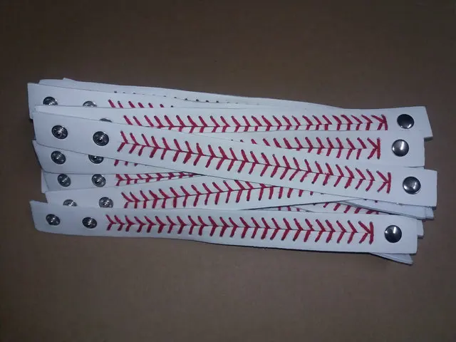 Софтбол бейсбол спорт браслет v-фактический кожаный Желтый софтбол кожа с