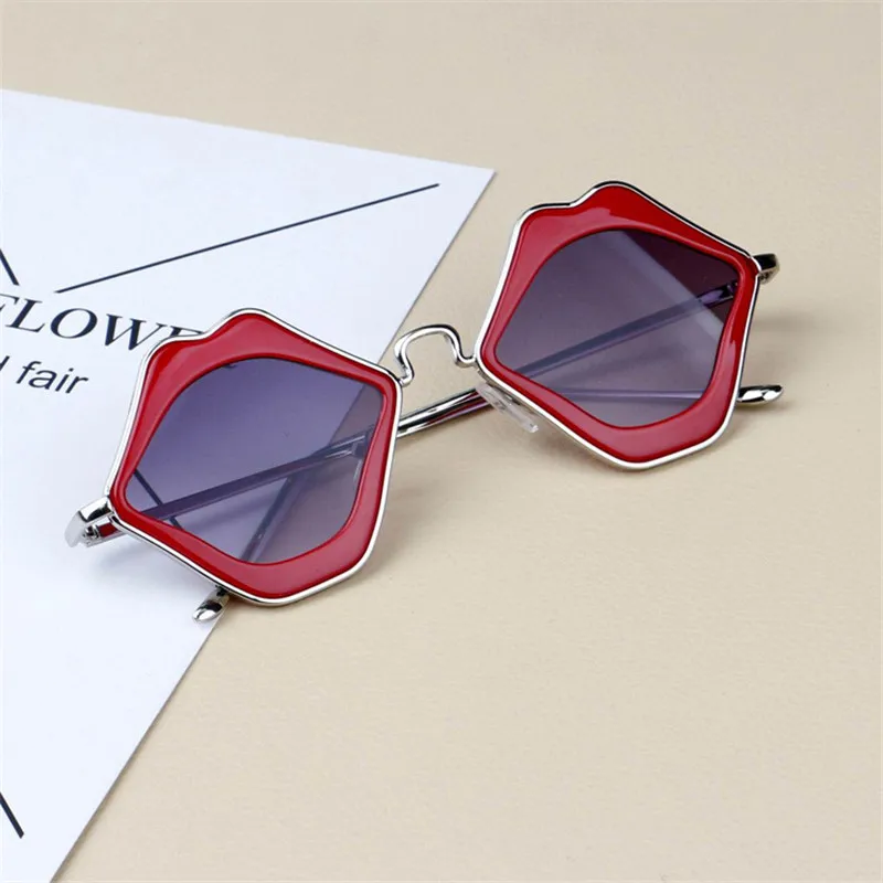 Модные милые детские солнцезащитные очки в форме целующихся губ для девочек