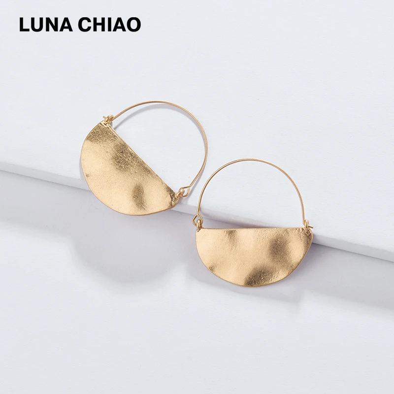 LUNA CHIAO Новое поступление женские Уникальные стильные модные ювелирные изделия молотые полукруглые сплав Металлические висячие серьги