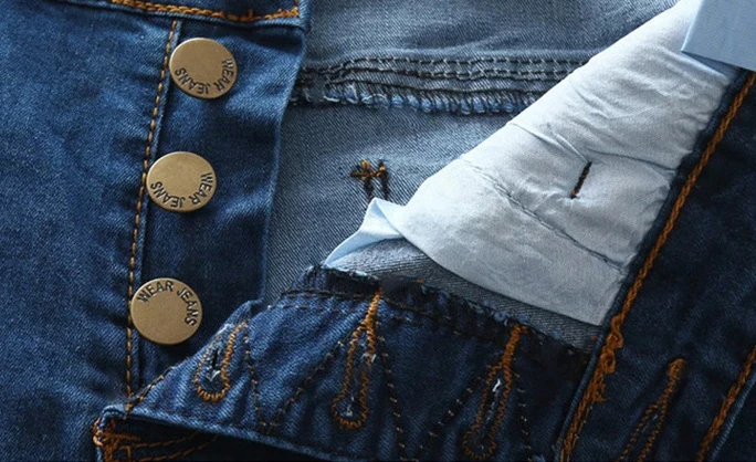 

YuooMuoo 2018 Fashion 4 Buttons Retro Elastic High Waist Shorts Feminino Denim Shorts for Women Loose Plus Size Blue Jeans Short