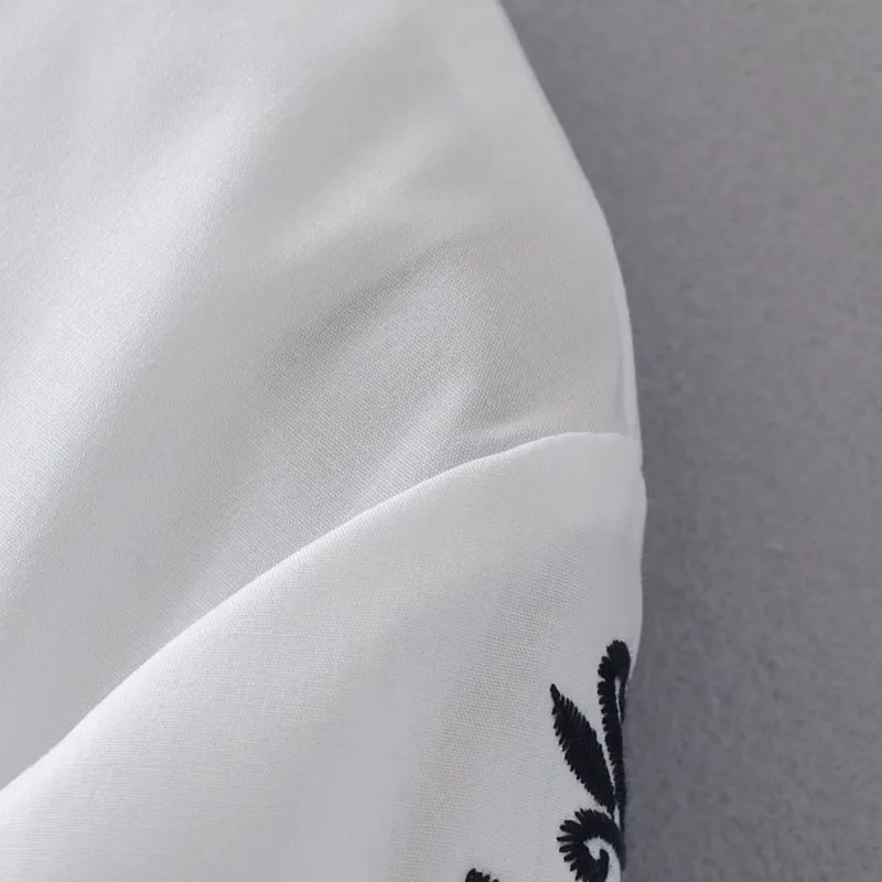 White Blue Women Blouses Summer 2017 Brand Floral Embroidery Flare Sleeve Chemisier Femme Tops Elegant V-Neck Woman Blusas Z354 |