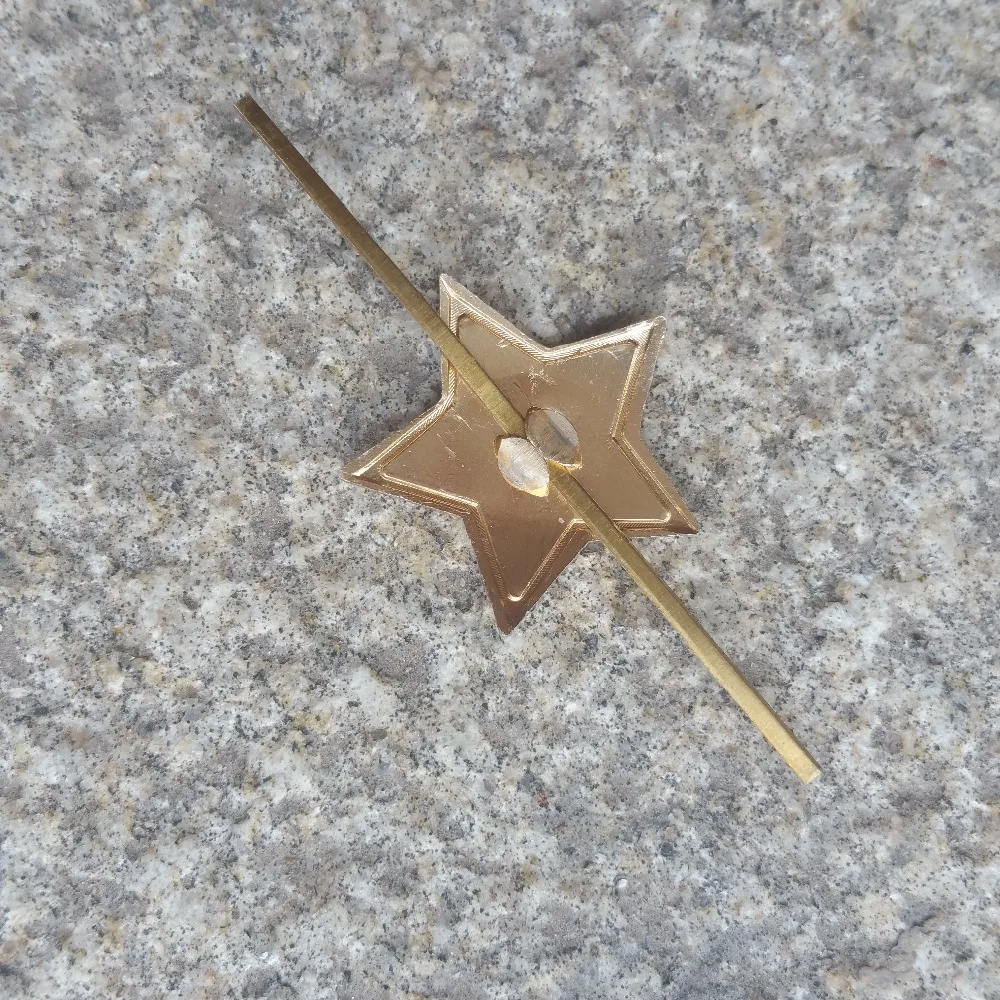 Значок времен Второй мировой войны в стиле Советской Армии с красными звездами и