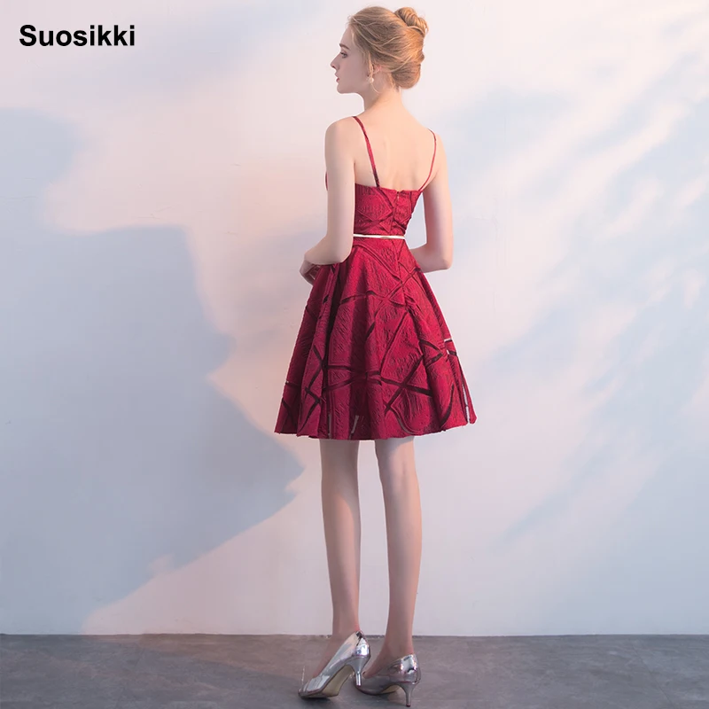 Suosikki коктейльные платья 2018 с двойным V образным вырезом и блестками официальные - Фото №1