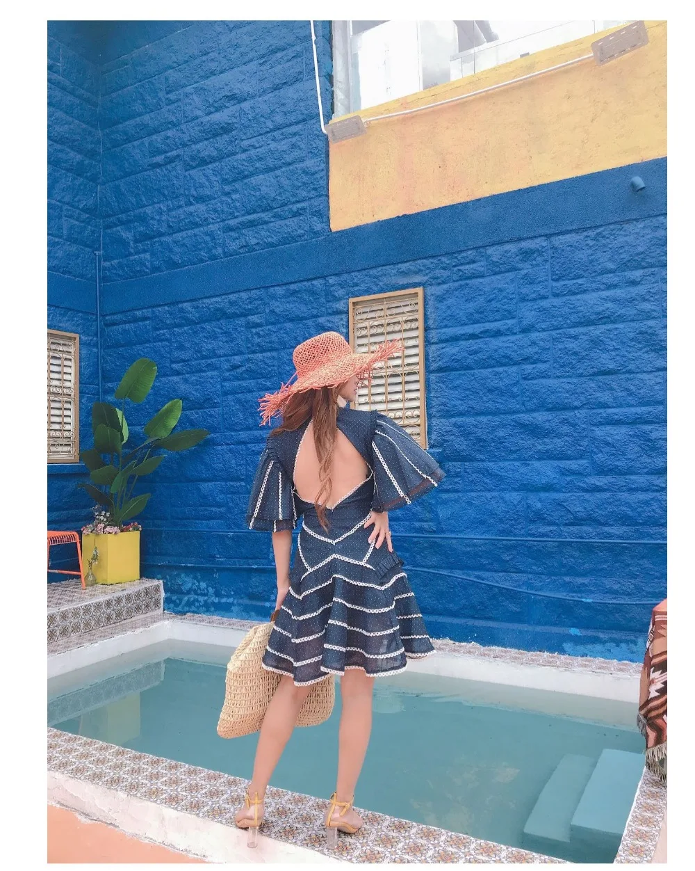 Женское мини платье с открытой спиной и круглым вырезом в стиле ретро|Женские