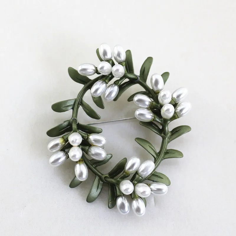 New European and American retro style exaggerated green baking paint inlaid imitation pearl alloy brooch | Украшения и аксессуары