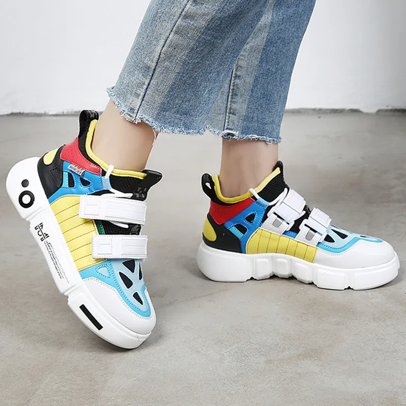 Женские кроссовки белые теплые высокие туфли на массивной платформе женская